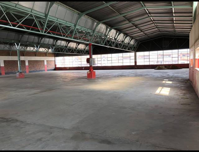 3,300M² WAREHOUSE FOR SALE IN GERMISTON CENTRAL